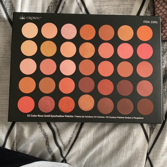 3 CROWN eyeshadow palette - Picture 2 of 3
